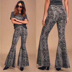 Free People • snakeprint flare jeans sz 26
